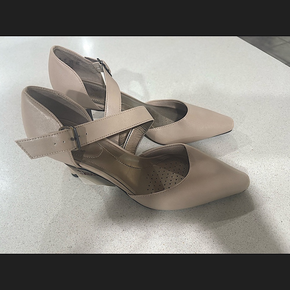 Life Stride pumps